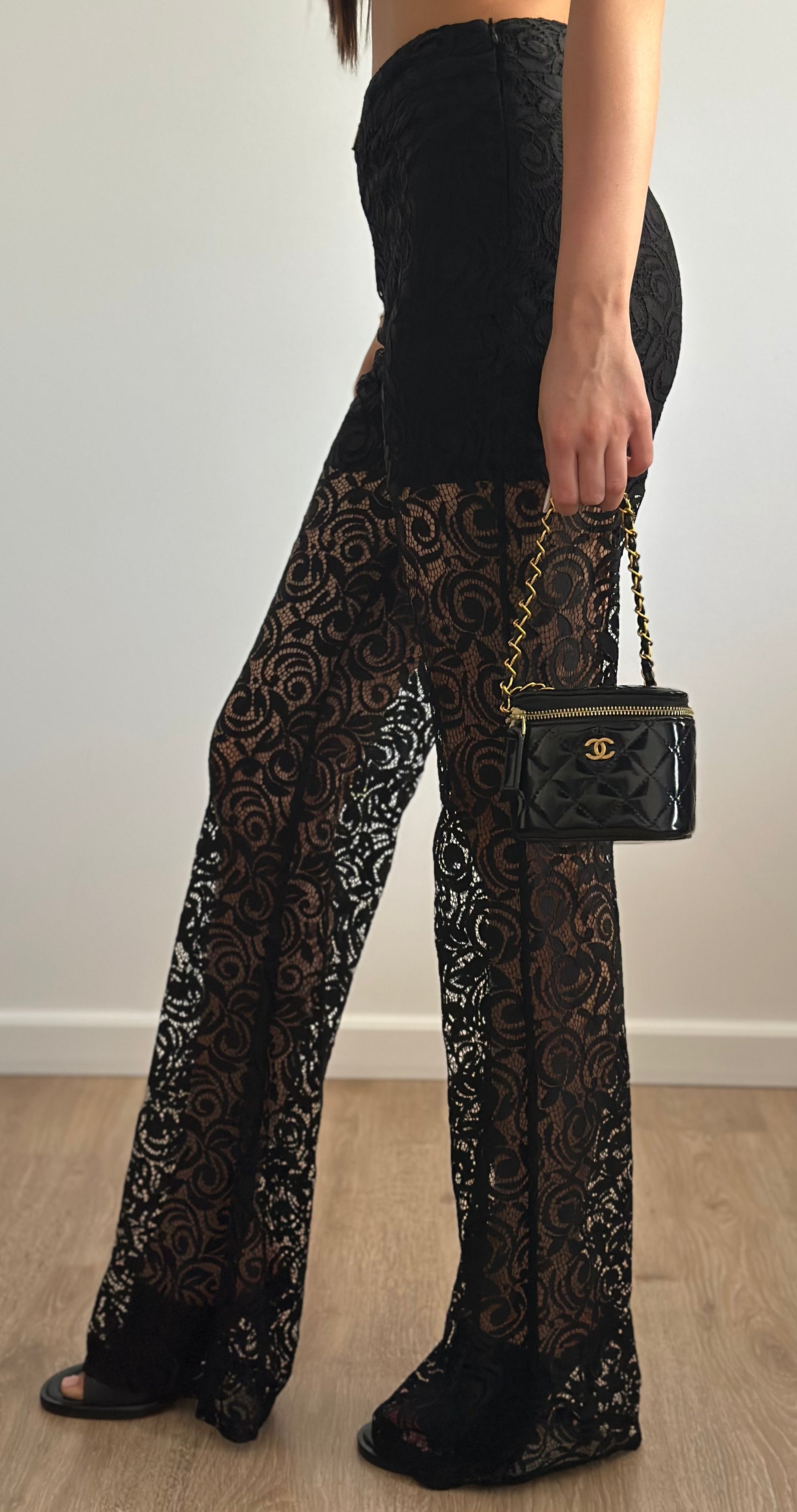 Pantaloni dantela